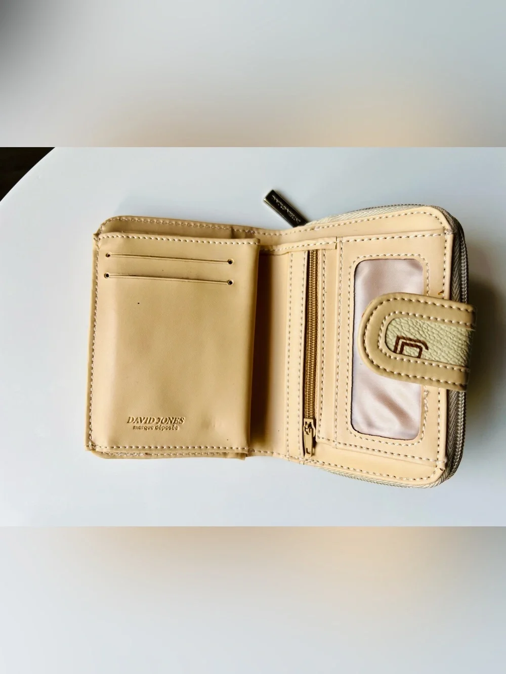 David Jones Stylish Beige BifoldWallet-Excellent Condition-Discounted Shipping !